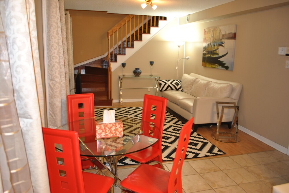 Nydelig 2 Roms Leilighet Beliggende I Hjertet Av Ottawa