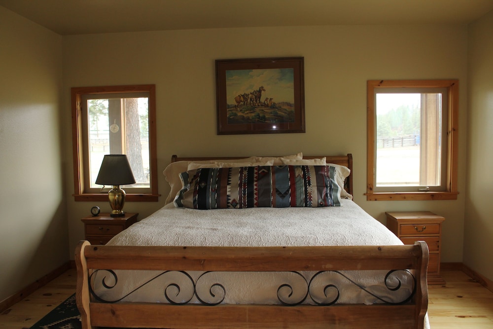 Home on the Sprague River in Chiloquin, Oregon40 miles from Crater Lake Klamath County Vrbo