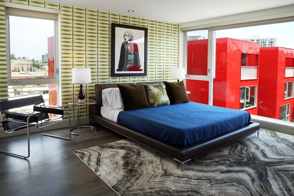 New Modern Mixed Use Urban Loft With Restaurant Lounge In