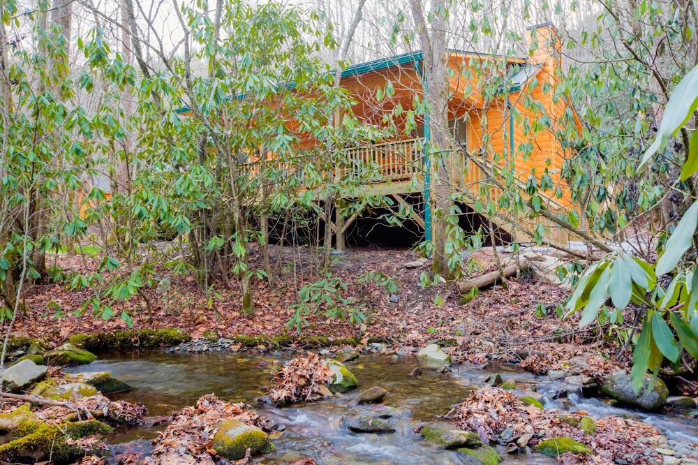 2 Bedroom 2 Bath Log Cabin Nestled On Collett Creek In Andrews