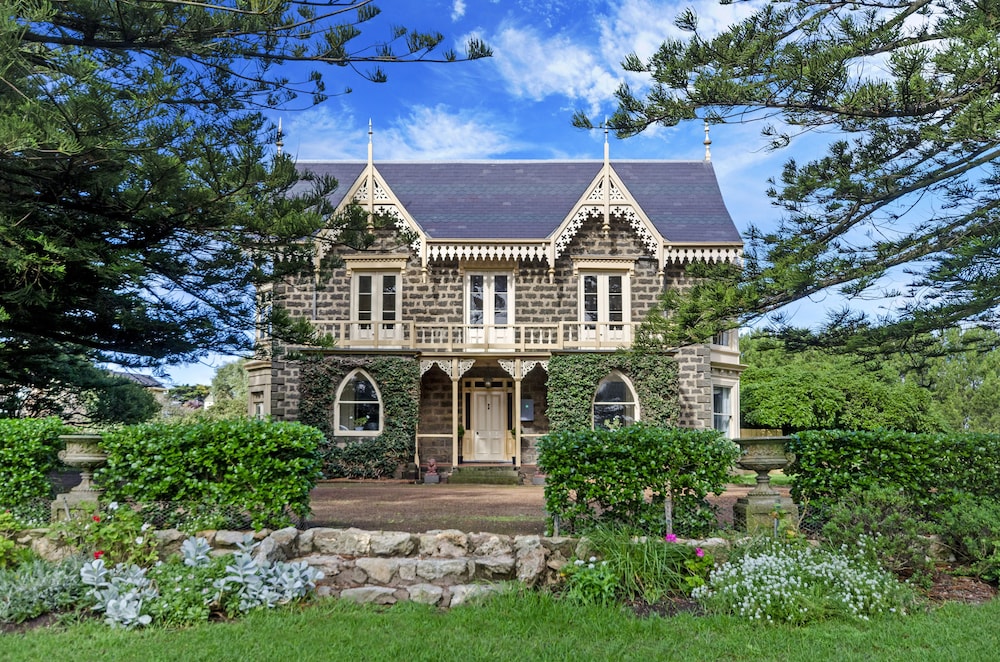 Talara Manor