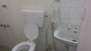 Shower, free toiletries