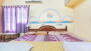 1 bedroom, desk