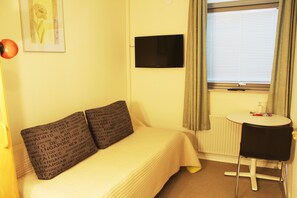Standard Single Room, Shared Bathroom | Hypo-allergenic bedding, individually decorated, individually furnished