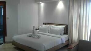 1 bedroom, premium bedding, minibar, in-room safe