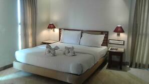 1 bedroom, premium bedding, minibar, in-room safe