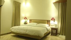1 bedroom, premium bedding, minibar, in-room safe