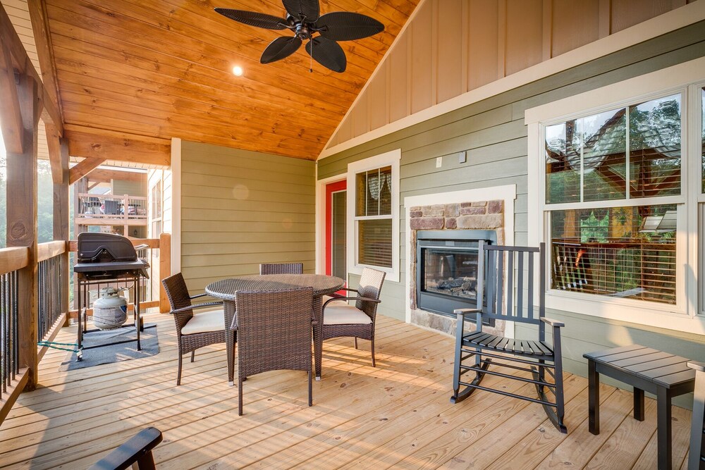 Swimmin' in the Smokies a 6 bedroom cabin with indoor pool.