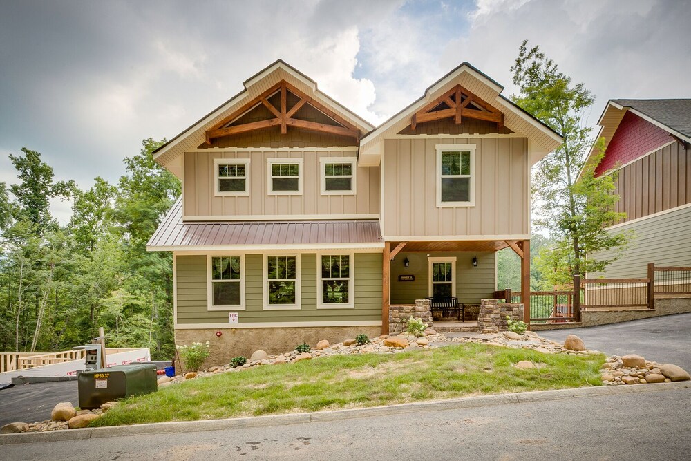 Swimmin' in the Smokies a 6 bedroom cabin with indoor pool.