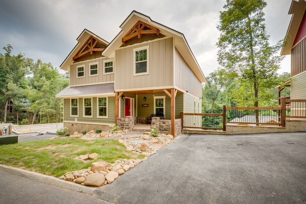 Swimmin' in the Smokies a 6 bedroom cabin with indoor pool.