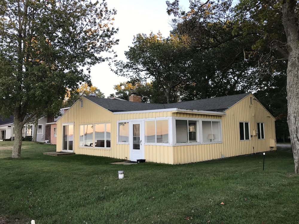 Updated Cottage With Large Deck & Private Lakefront on Caseville's Sand