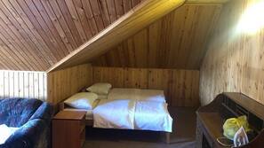 Premium bedding, desk, free WiFi