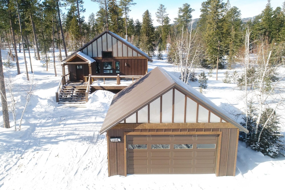 New Construction 6 BR Paradise in Powder House PassNear Deadwood and