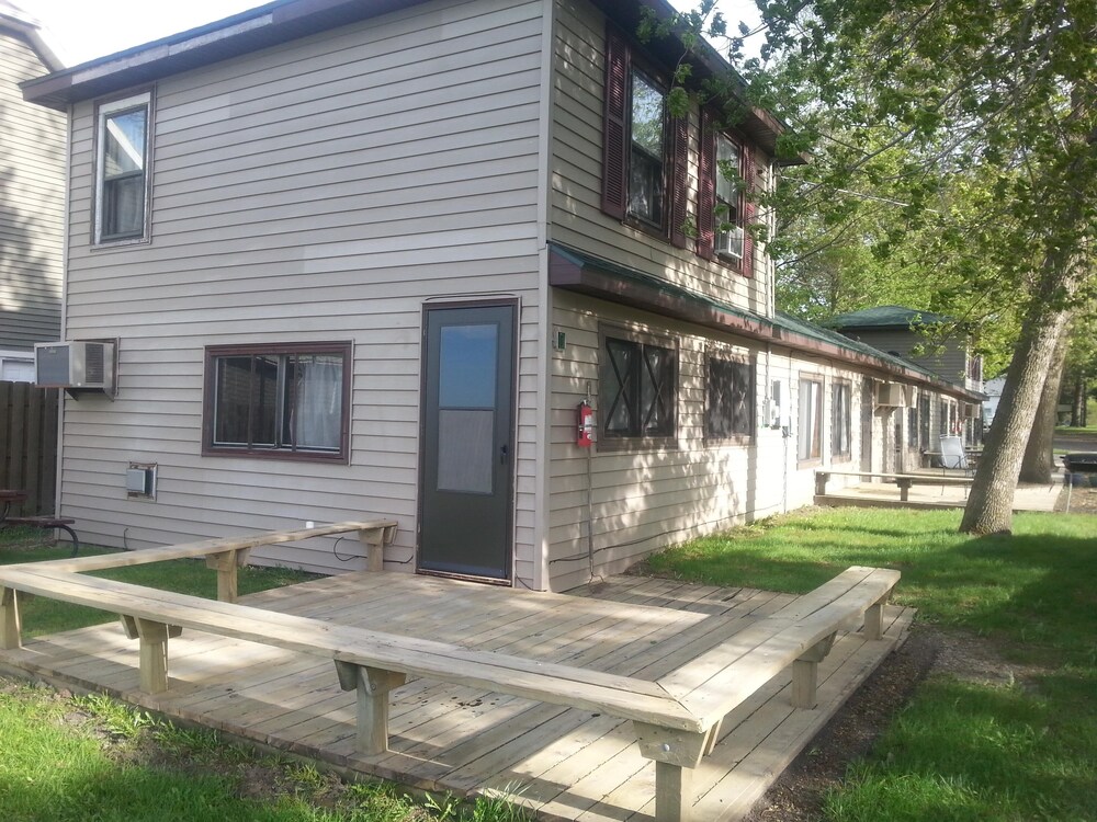 Cottage 6 is great for family gatherings, & fishing on Lake Osakis