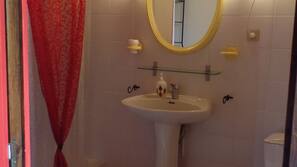 Douche, serviettes fournies