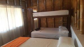 Tabla de planchar con plancha, wifi gratis, ropa de cama