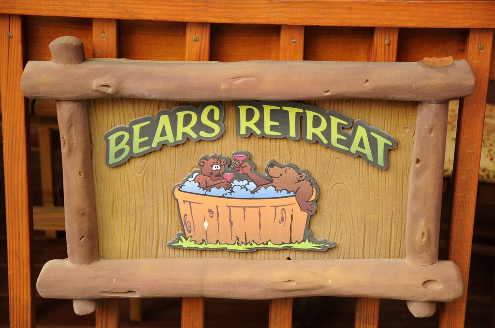 Beautiful Cabin With Resort Amenities Indoor Pool And 1 2 Mile