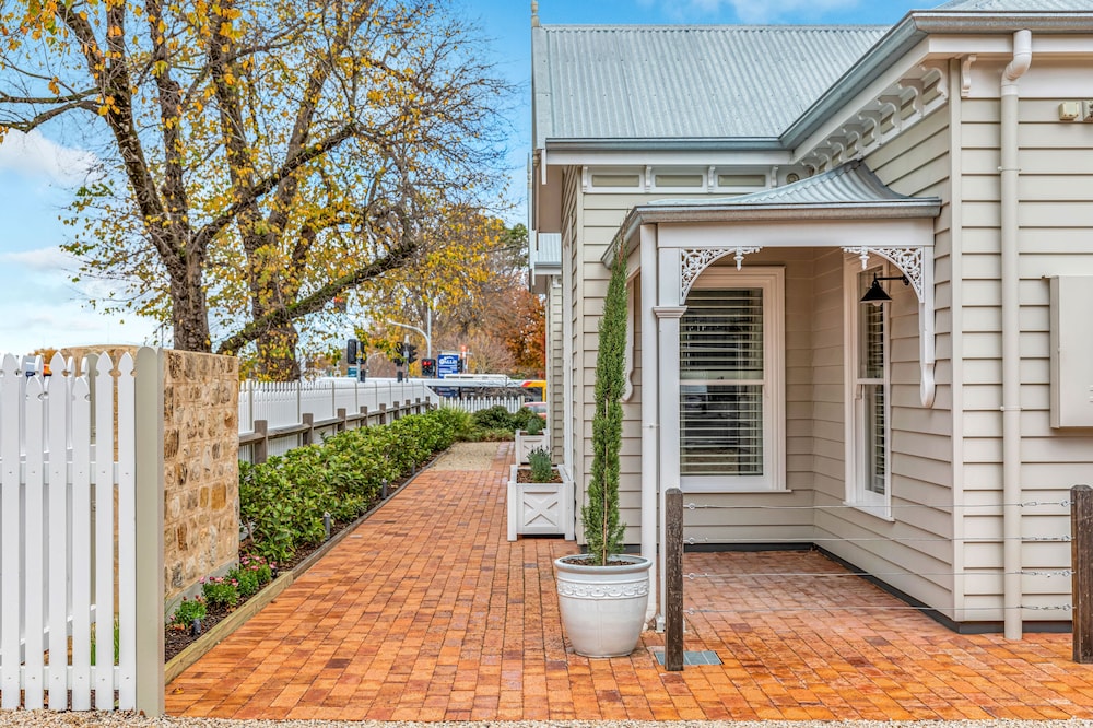 Grandview Accommodation – The Elm Tree Apartments