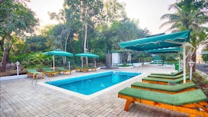 Outdoor pool, pool umbrellas