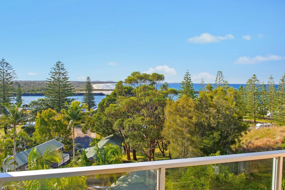 Headlands 9, 1 Clarence Street,
