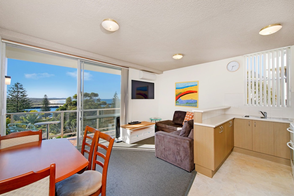 Headlands 9, 1 Clarence Street,