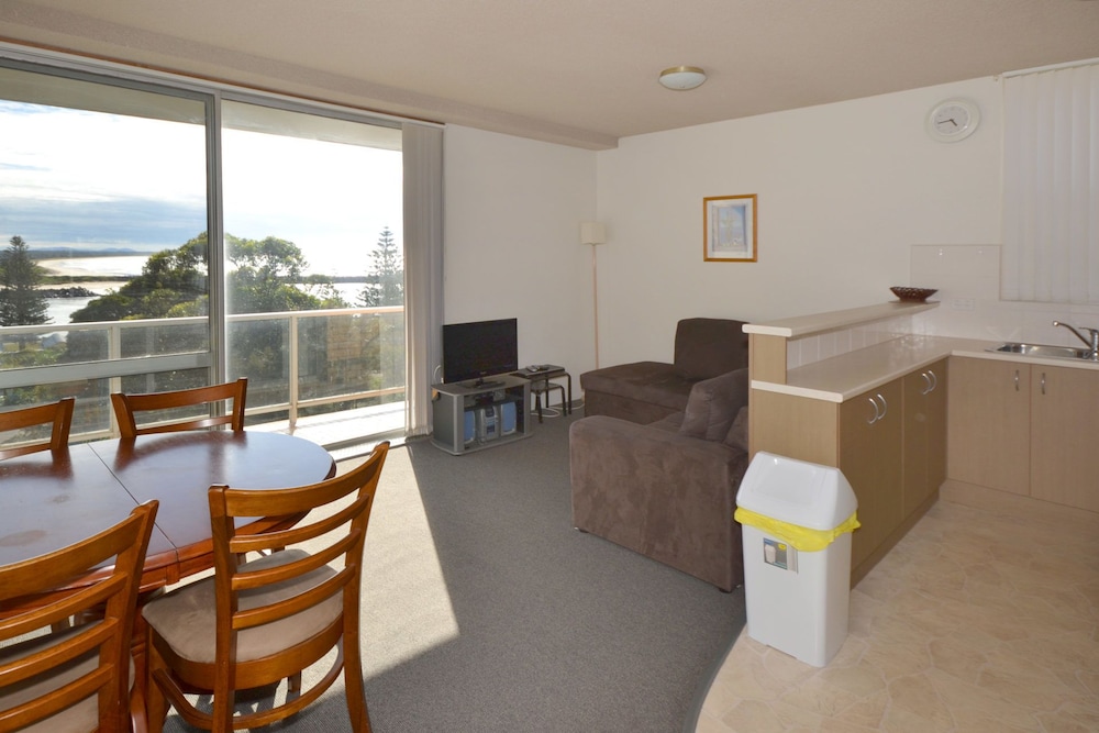 Headlands 9, 1 Clarence Street,