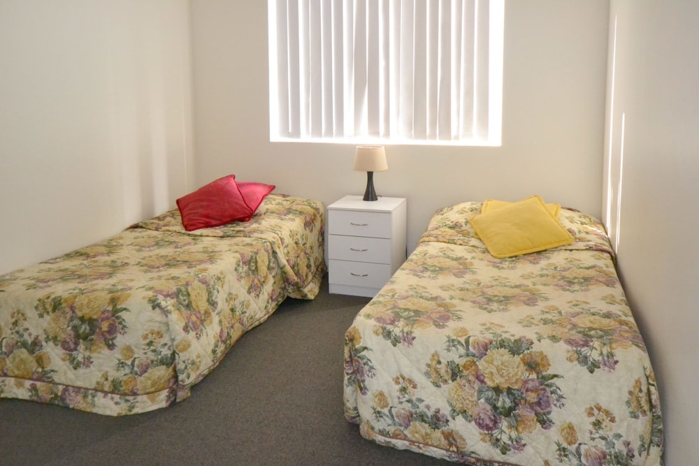 Headlands 9, 1 Clarence Street,