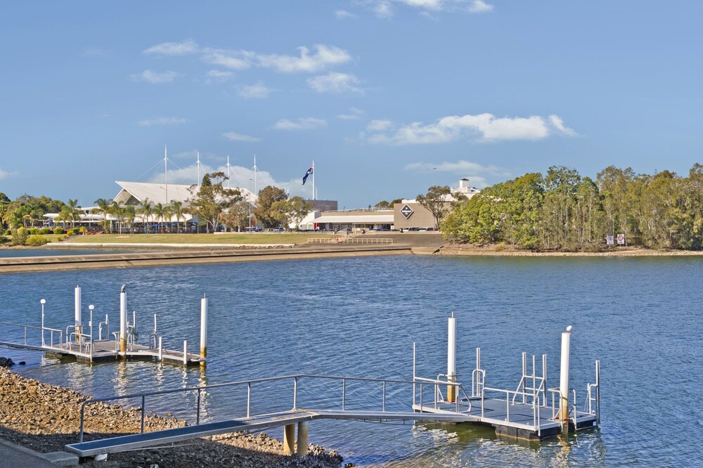 Dolphins 2, 7 Commodore Crescent,