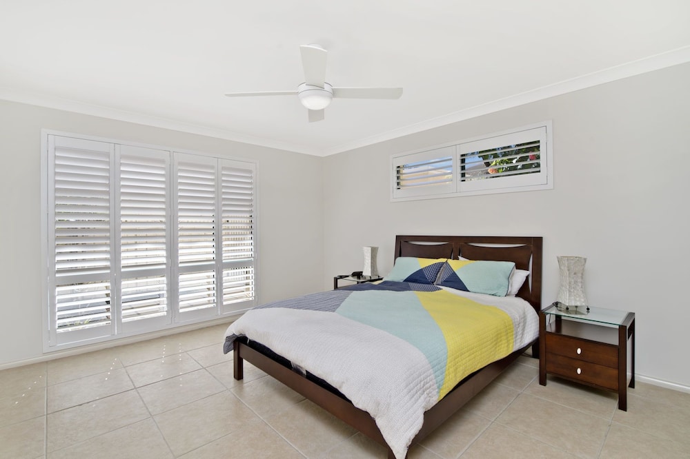 Dolphins 2, 7 Commodore Crescent,