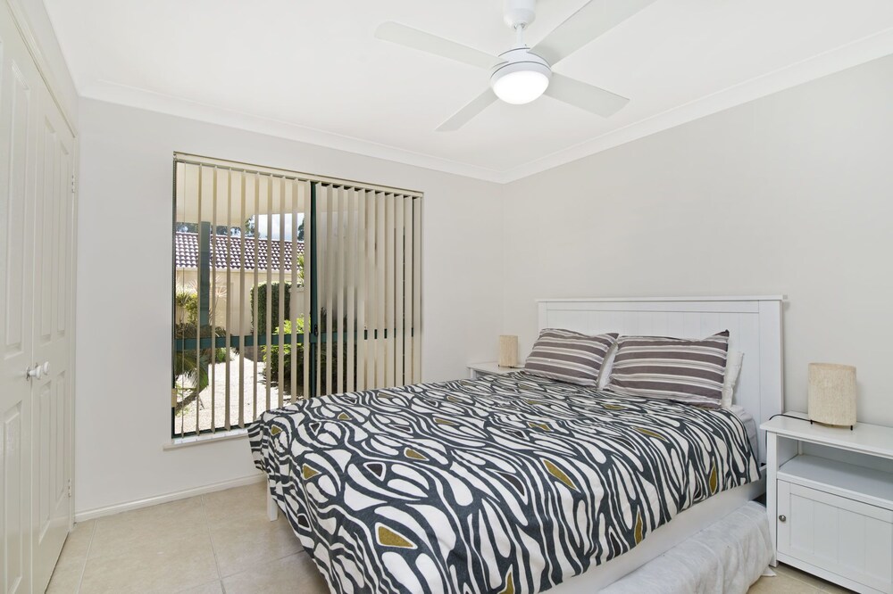 Dolphins 2, 7 Commodore Crescent,