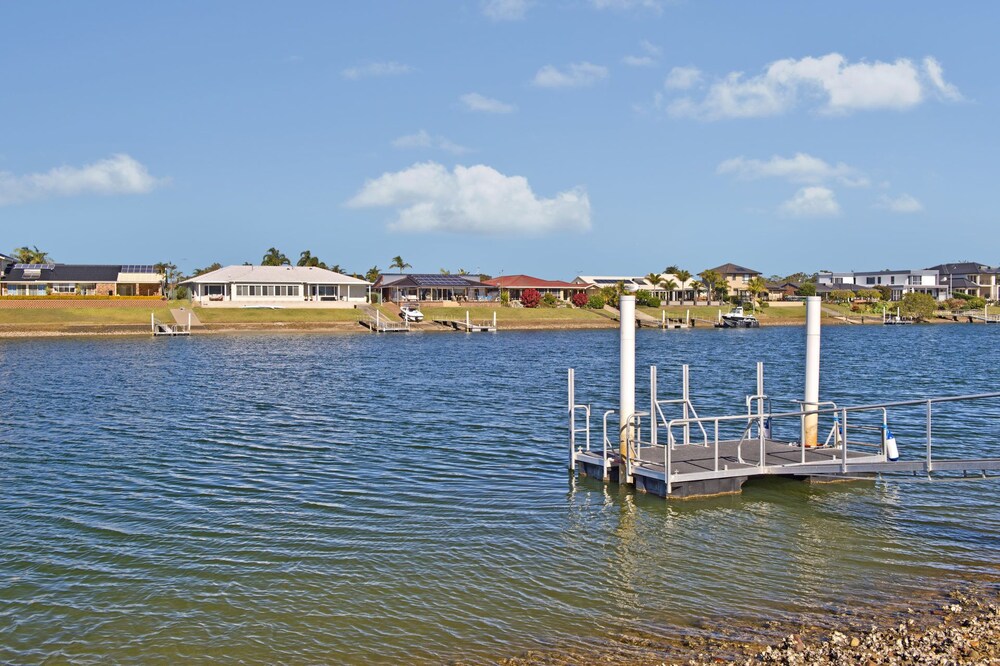 Dolphins 2, 7 Commodore Crescent,