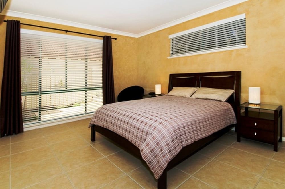Dolphins 2, 7 Commodore Crescent,