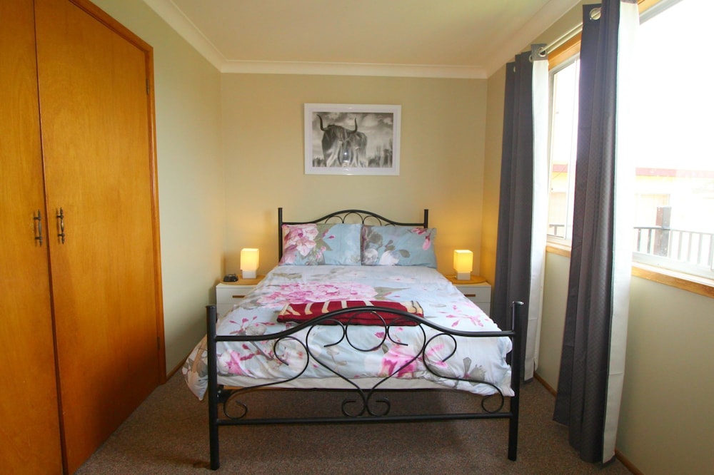 Sea View, 3 Hodgson Street,