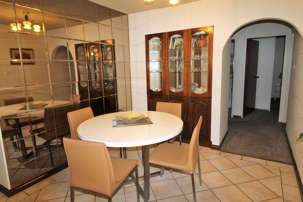 Macquarie Towers 17, 1 Waugh Street,