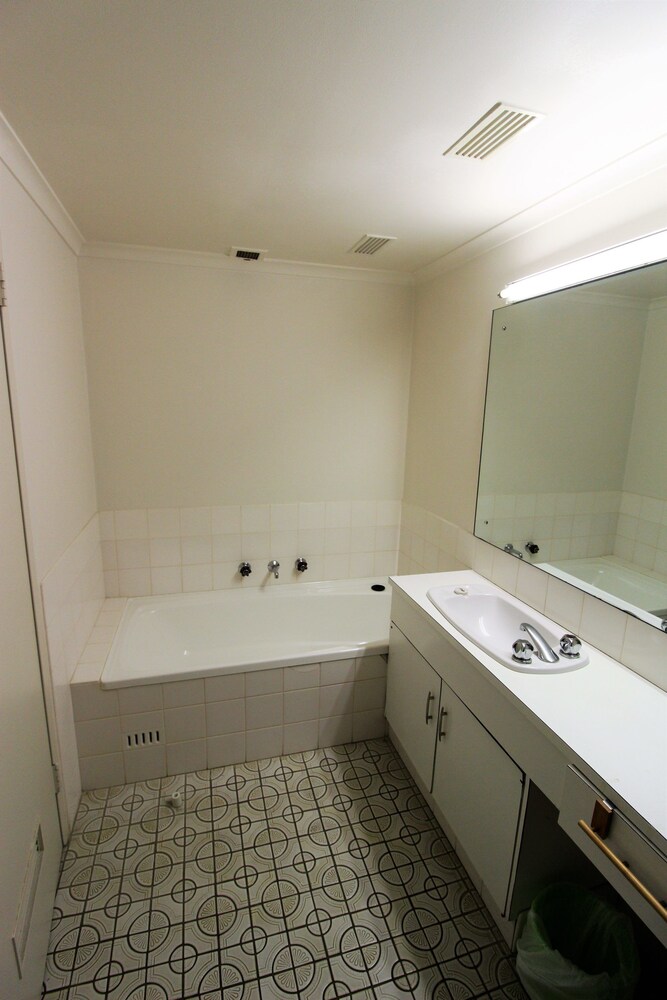 Macquarie Towers 17, 1 Waugh Street,