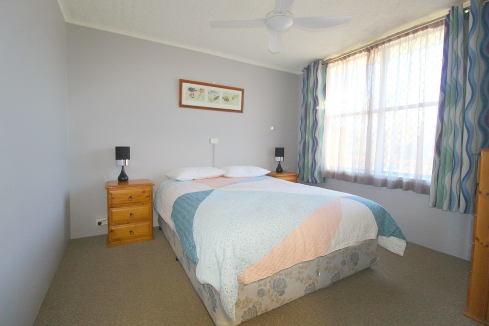 Beachfront 4, 25 Willow Street,