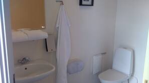Een douche, gratis toiletartikelen