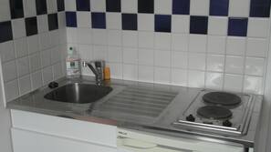 Réfrigérateur, micro-ondes, fourneau de cuisine, machine à expresso