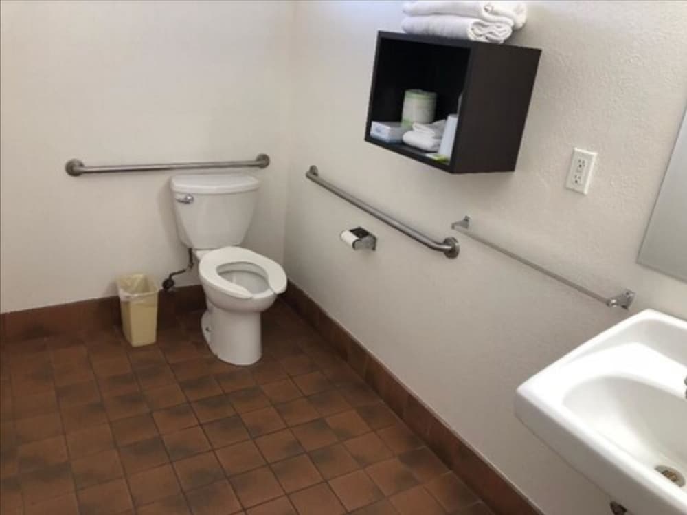 Bathroom, Inn Of Long Beach