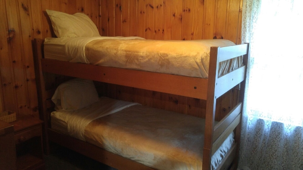 Lake house 30 minutes from Wisconsin Dells. 20 minutes from the Sands