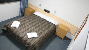 Premium bedding, desk, linens, wheelchair access