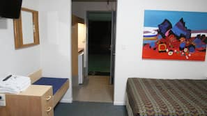 Premium bedding, desk, linens, wheelchair access