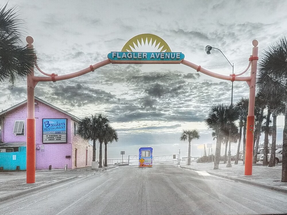 The Pelican of New Smyrna Beach Florida in Daytona Beach Best Rates