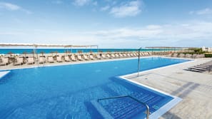 3 outdoor pools, pool umbrellas, sun loungers