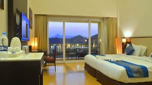 Premium bedding, in-room safe, desk, free WiFi