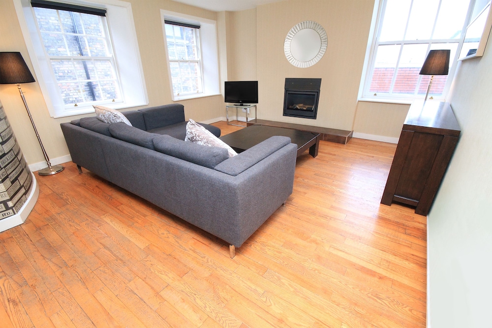 Dame Street Luxury Penthouse Dublin Irl Best Price Guarantee