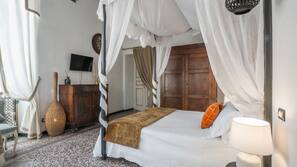 In-room safe, desk, iron/ironing board, free WiFi