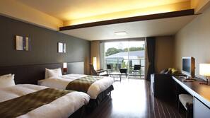 In-room safe, blackout drapes, free WiFi, linens