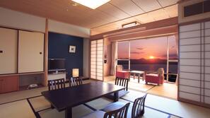 In-room safe, blackout drapes, free WiFi, linens