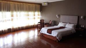 In-room safe, free WiFi